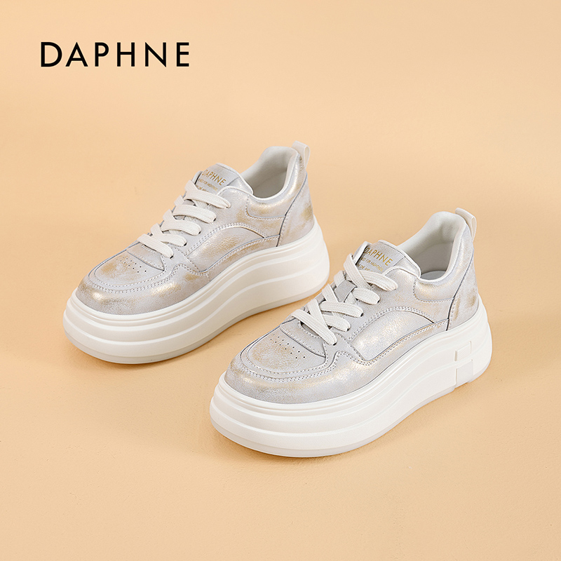 达芙妮小白鞋时尚网红款2025春季品牌百搭系带休闲板鞋低帮平跟C