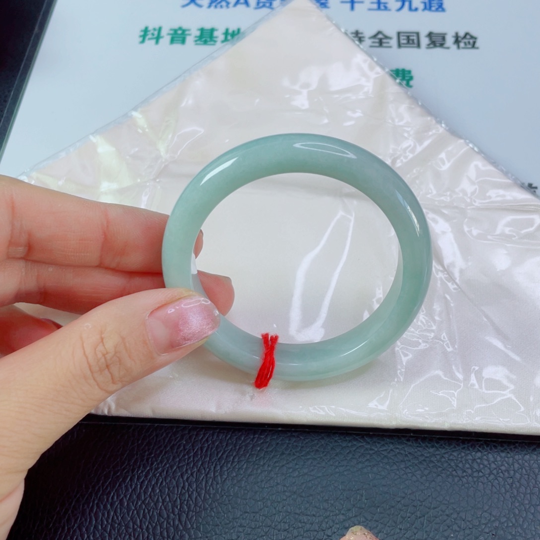 出***喂翡翠手镯未镶嵌天然