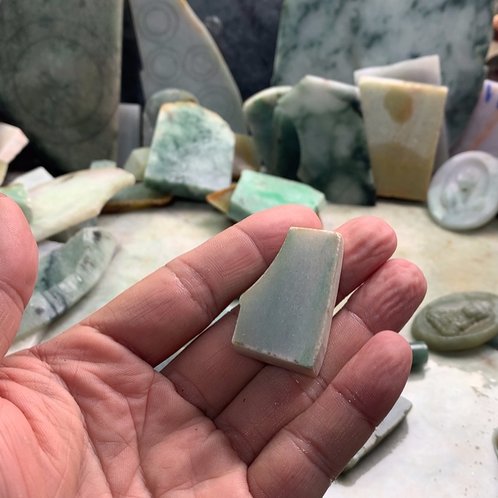 裸石翡翠瞅****啥天然翡翠的