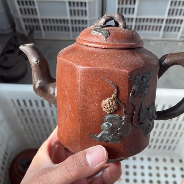 老厂紫砂壶一件。