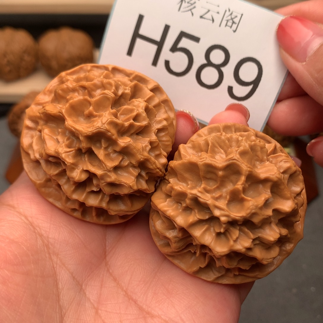 文玩核桃吊坠46+帝王狮子头