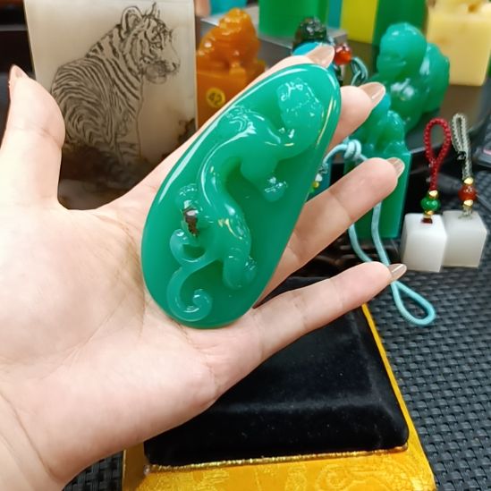 寿山石印石手把件