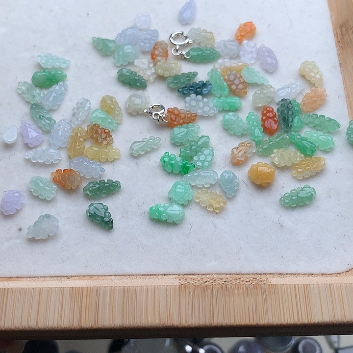 翡翠颈饰未镶嵌葡萄1个