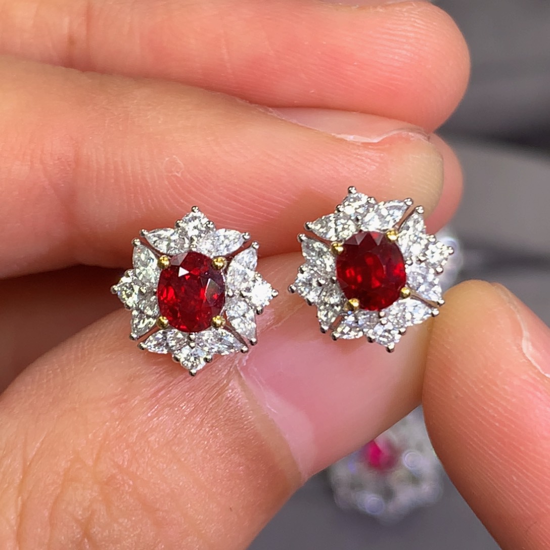 红宝石耳饰18K金镶嵌