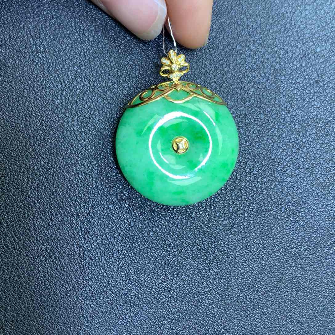 翡翠颈饰18K金镶嵌翡翠