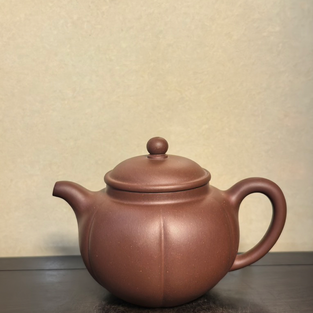 徒弟作品，菊蕾壶，230 CC 清水泥，精工半手