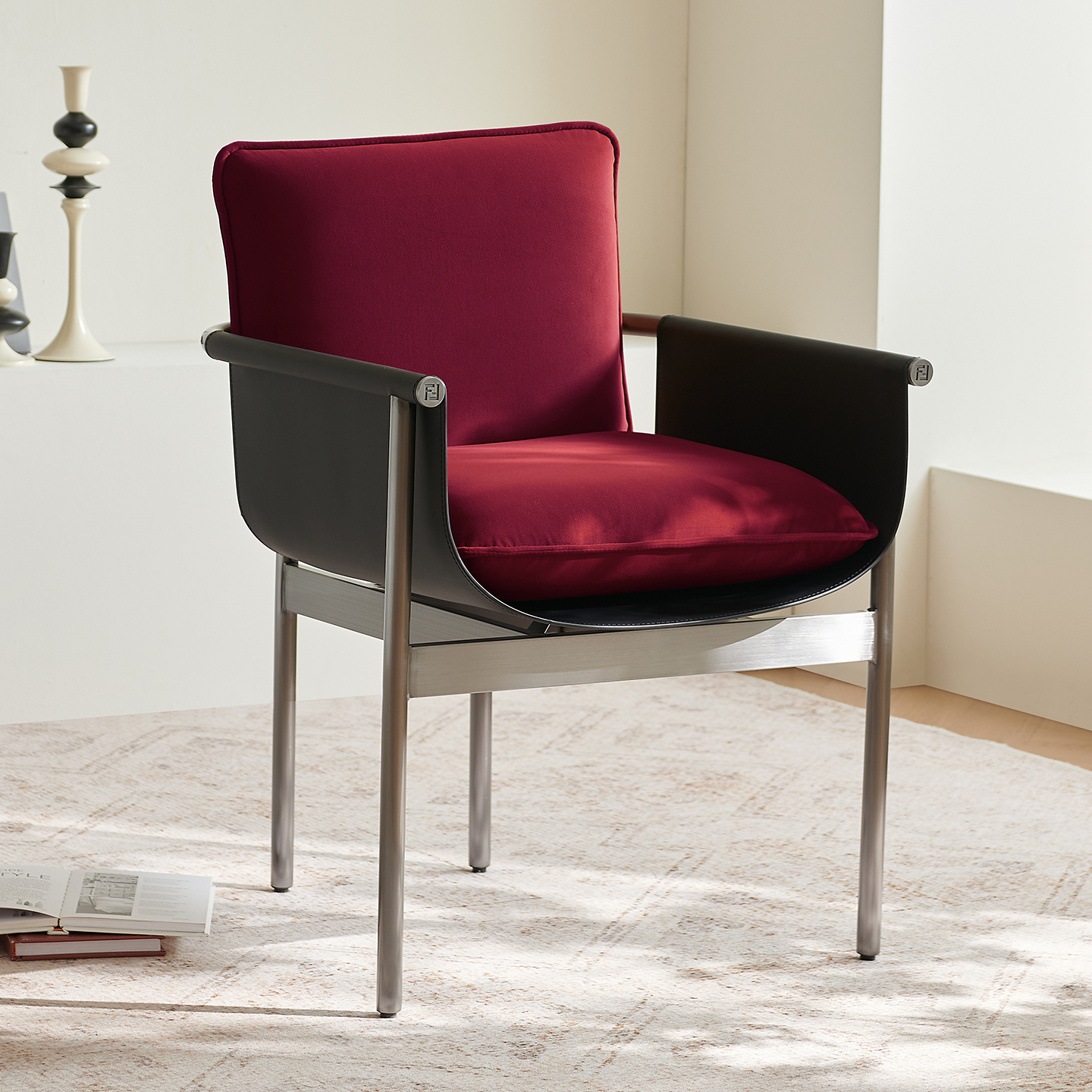 新款FEND餐椅扶手马鞍皮绒布古铜色休闲单椅茶台椅高端意式大牌椅