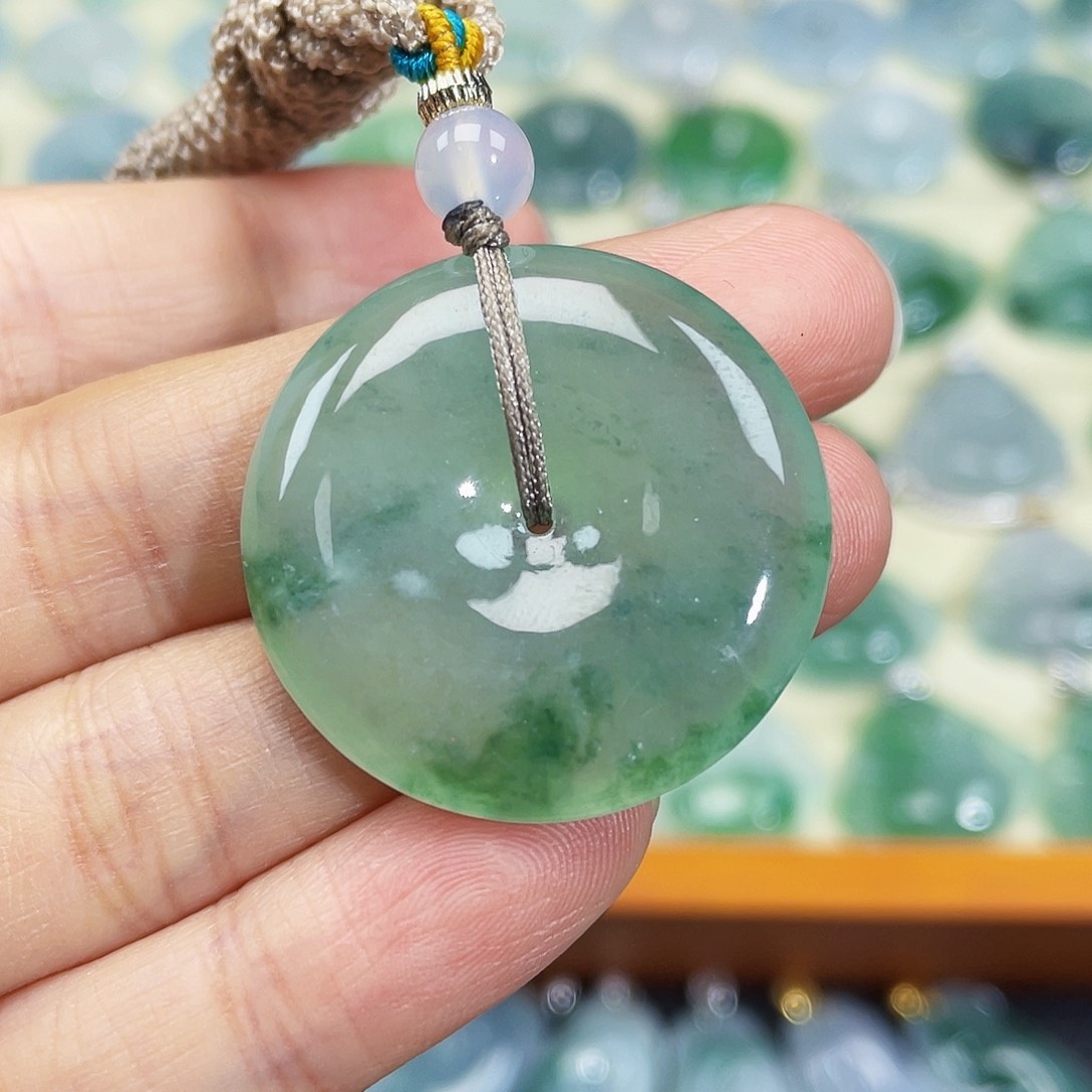 翡翠颈饰未镶嵌吊坠