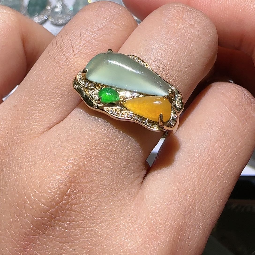 【闪购商品】18K金镶嵌戒指翡翠天然