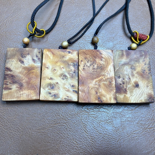 a608 留疤崖柏平安无事牌脖挂 40*60（多样性发其一）