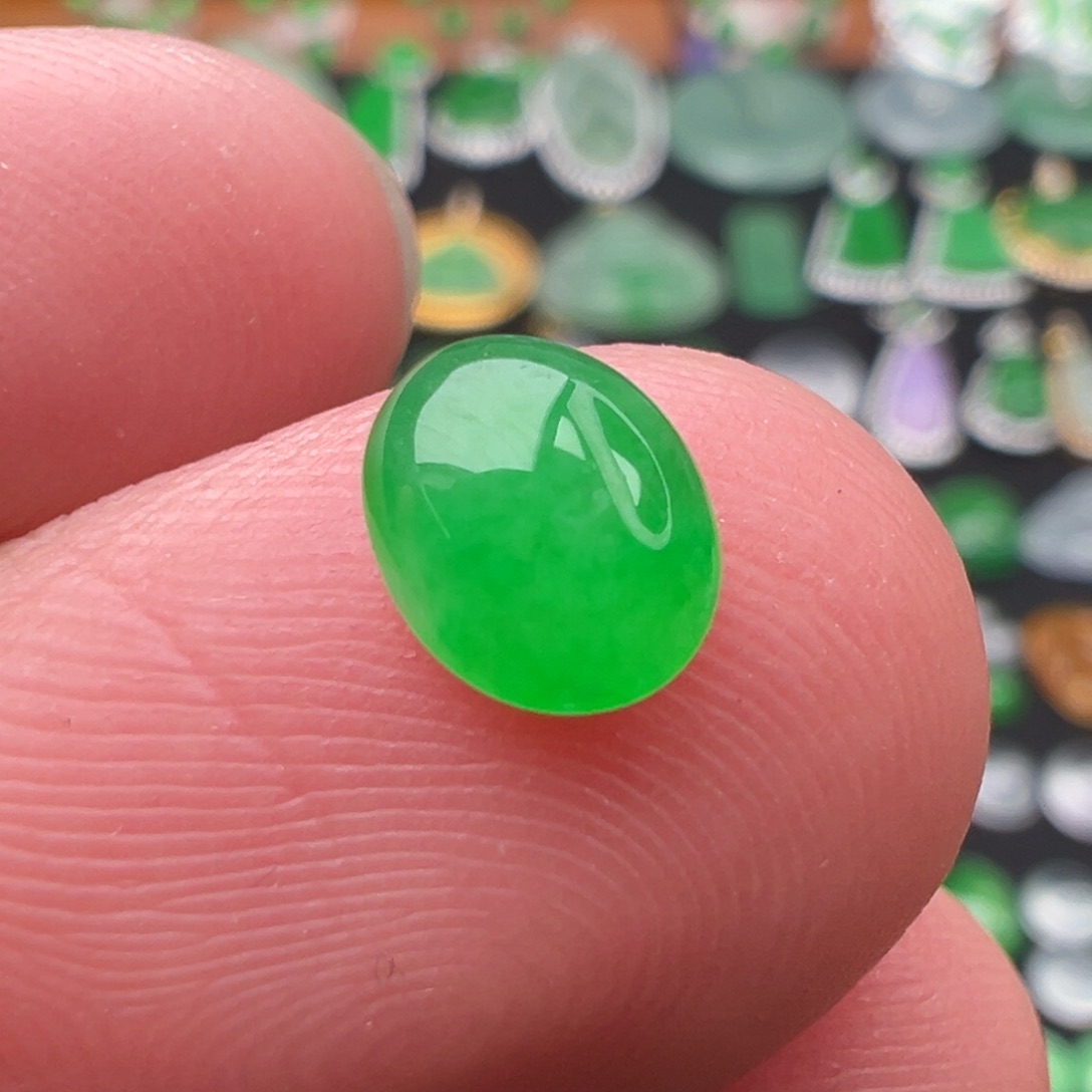 翡翠颈饰未镶嵌蛋面7.2