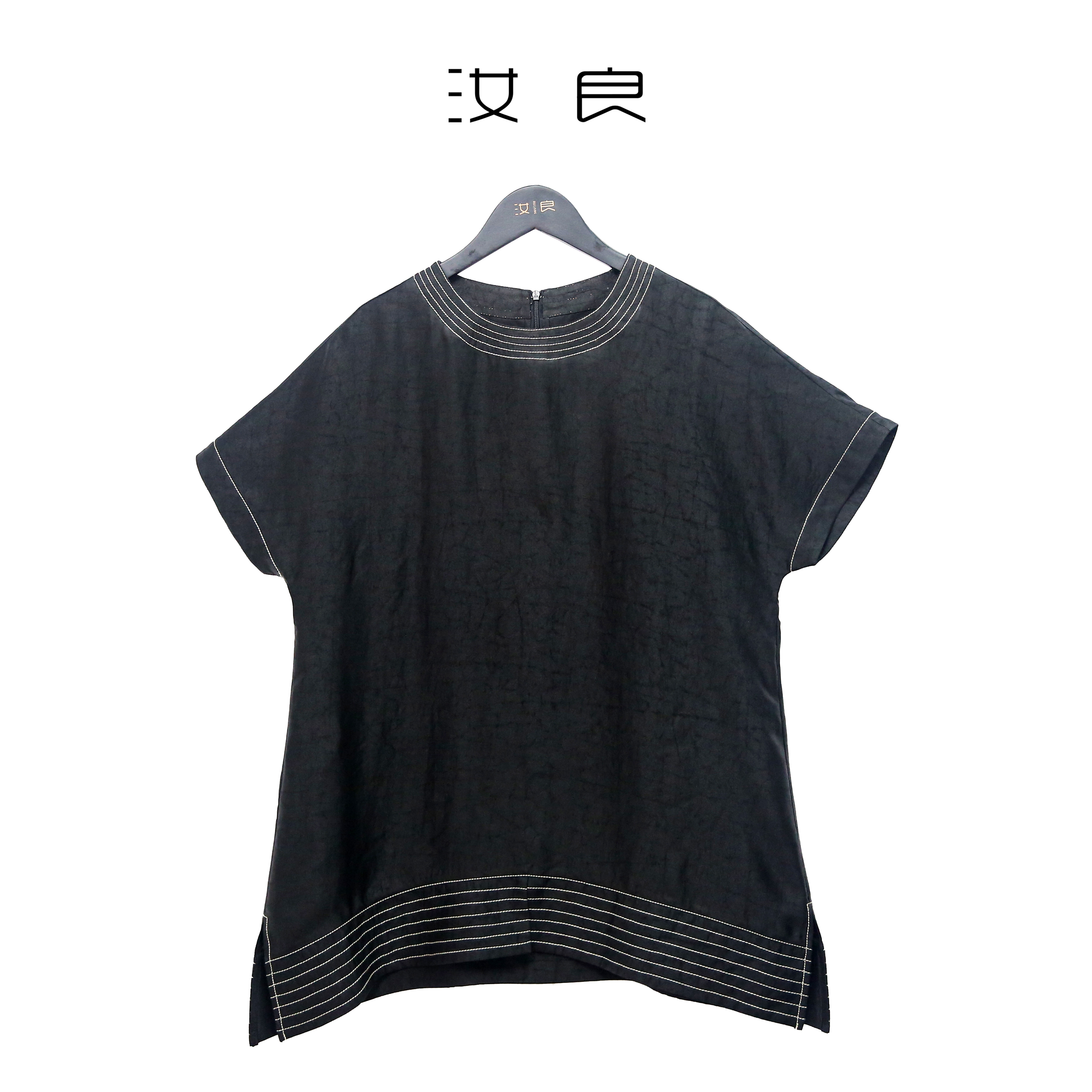 素平缎龟明线圆领上衣