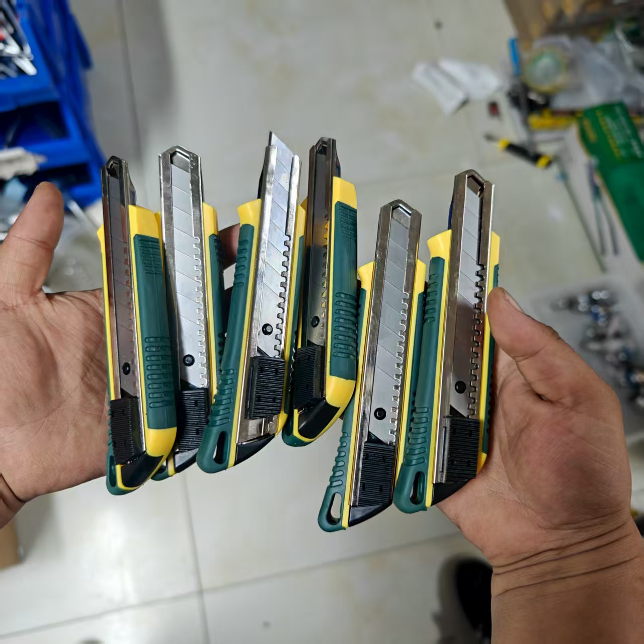 6个美工刀自带一个刀片