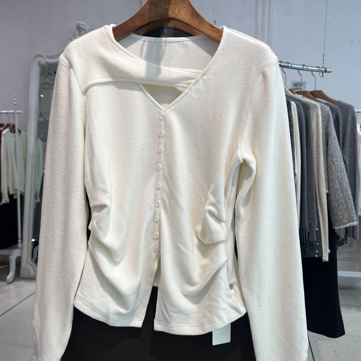 【【门店同款】ENJOY冬季“暖冬软糖”领口镂空收腰上衣 168795919