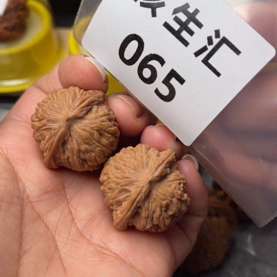 文玩核桃吊坠石子莫30