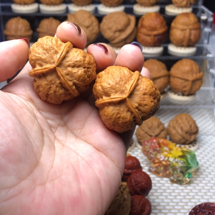 方***界把件文玩核桃200虎头三棱