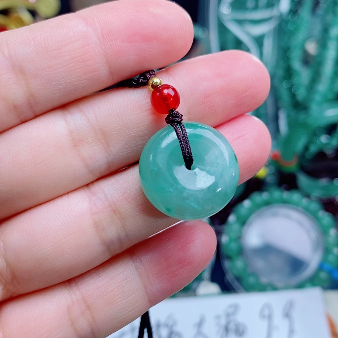 石英质玉颈饰未镶嵌