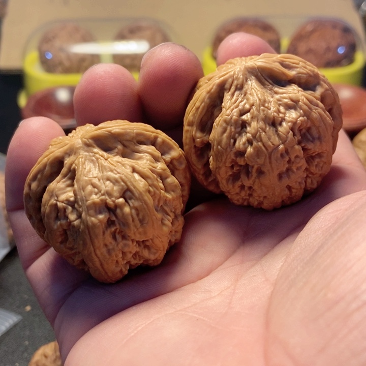文玩核桃吊坠往**风粗筋