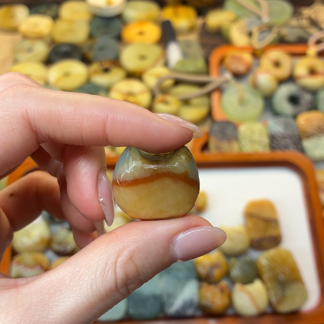 A***梦蛇纹石玉未镶嵌颈饰