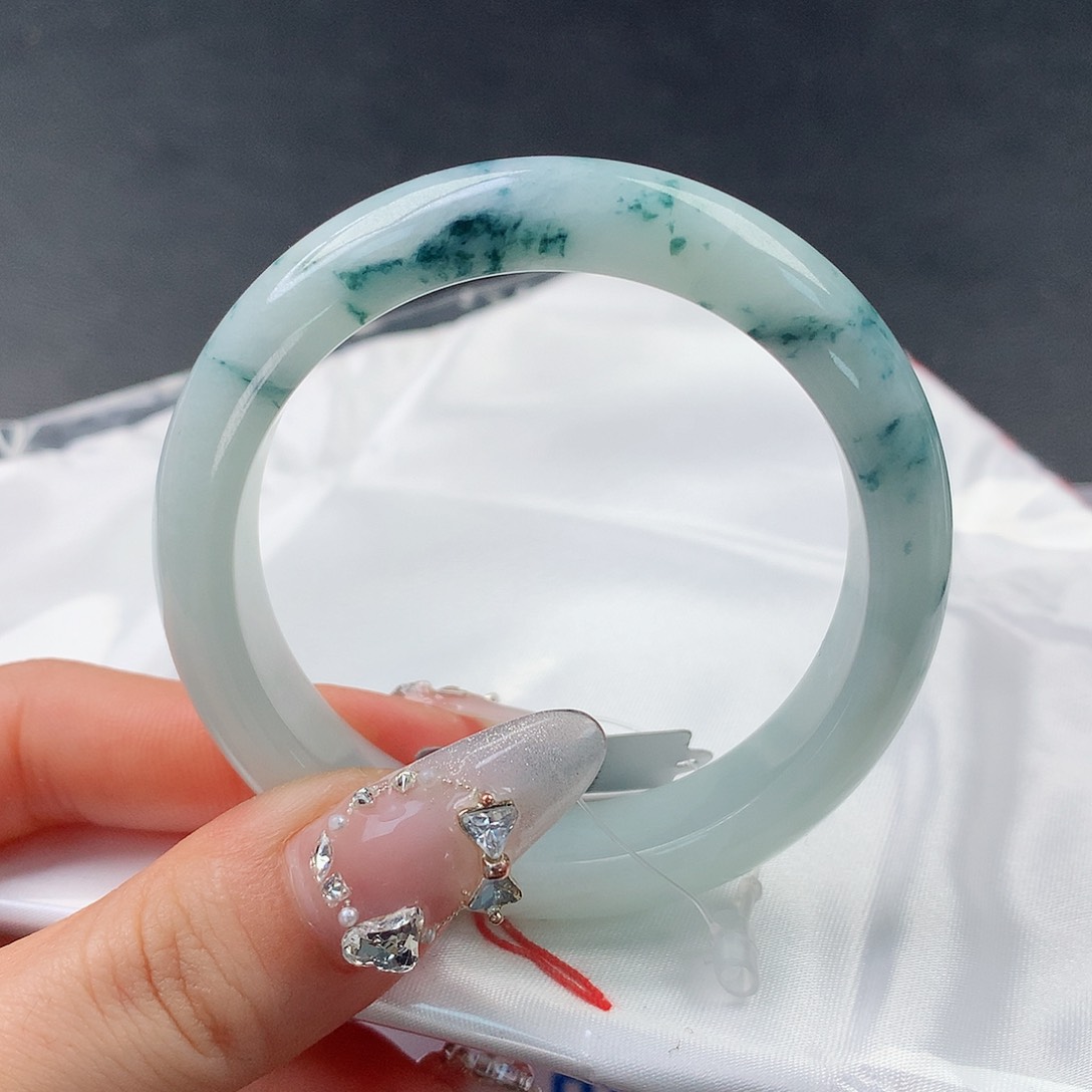 翡翠手镯未镶嵌33正50