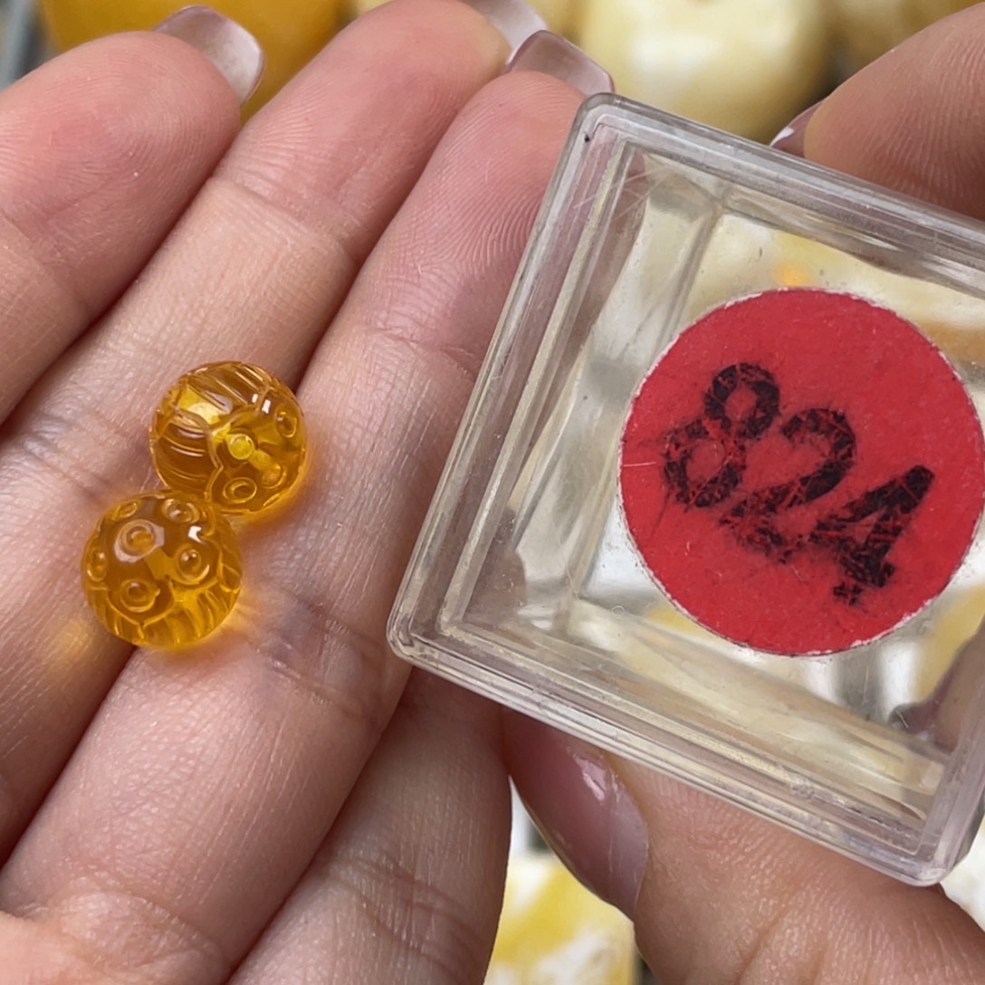蜜蜡未镶嵌珠宝奇石