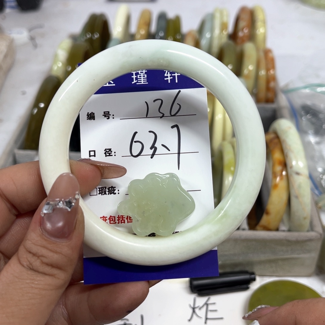 蛇纹石玉手镯未镶嵌