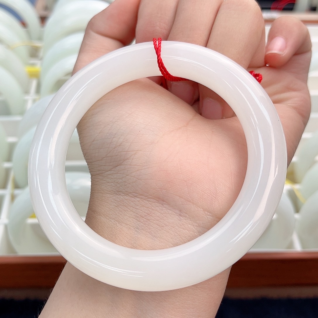 和田玉手镯未镶嵌彤