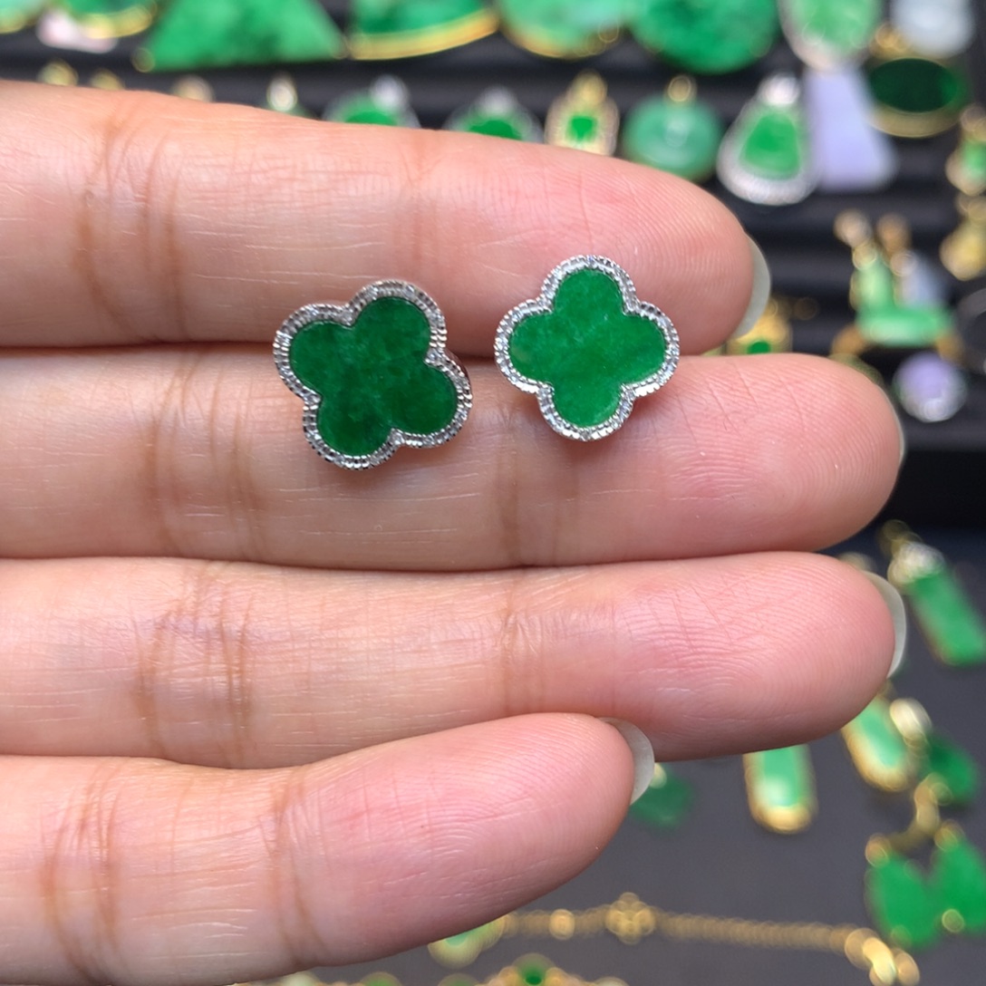 翡翠18K金镶嵌颈饰一对