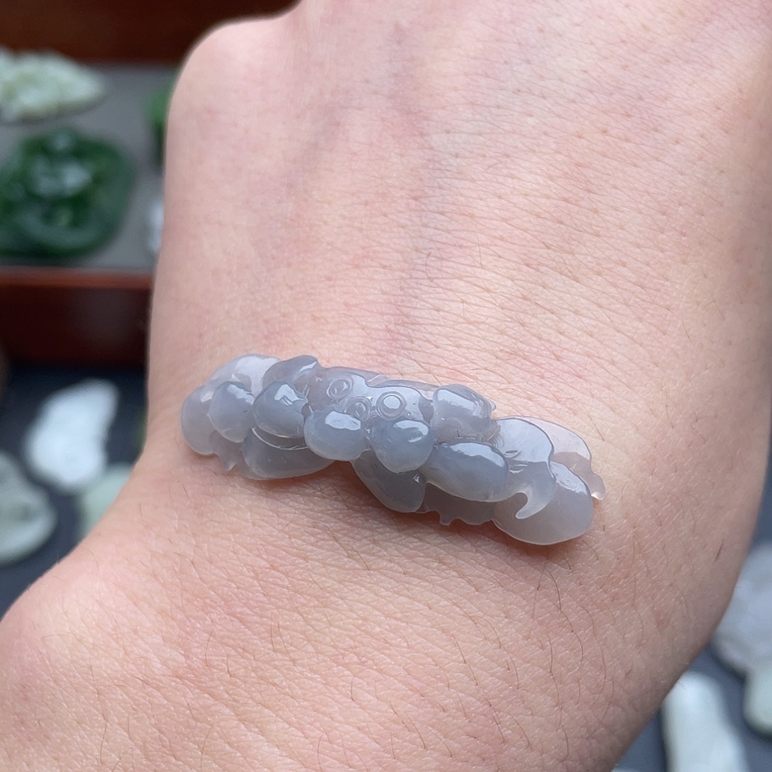 夏***双和田玉未镶嵌颈饰莲花手牌