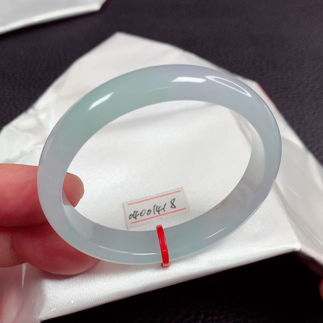 翡翠手镯未镶嵌京**k天然翡翠手镯