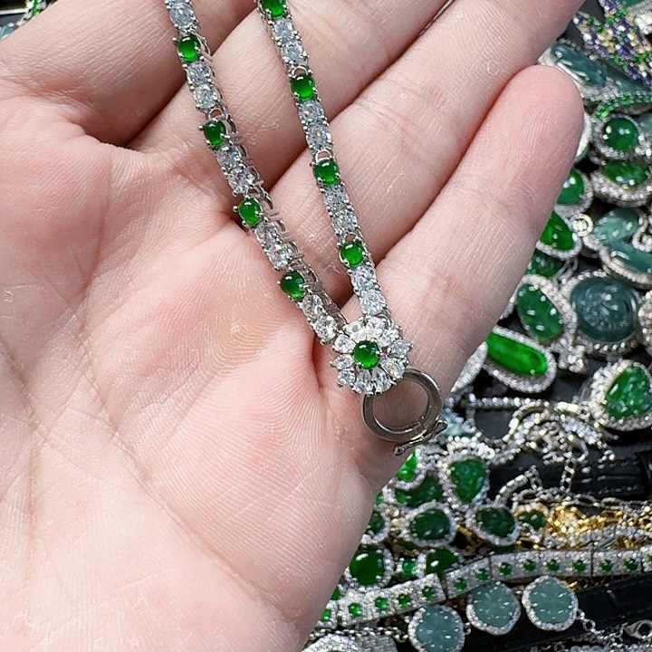 翡翠颈饰未镶嵌天然A货翡翠放漏