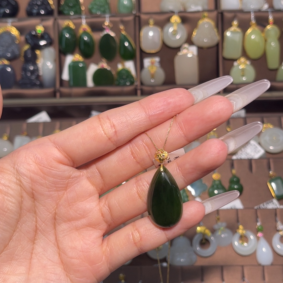 和田玉18K金镶嵌吊坠(赠链)