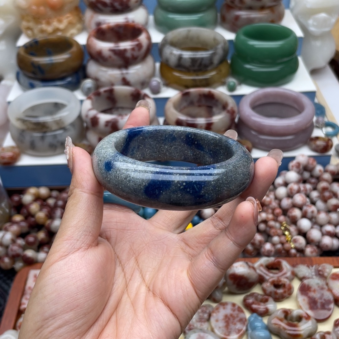 石英质玉（佘太翠）未镶嵌手镯