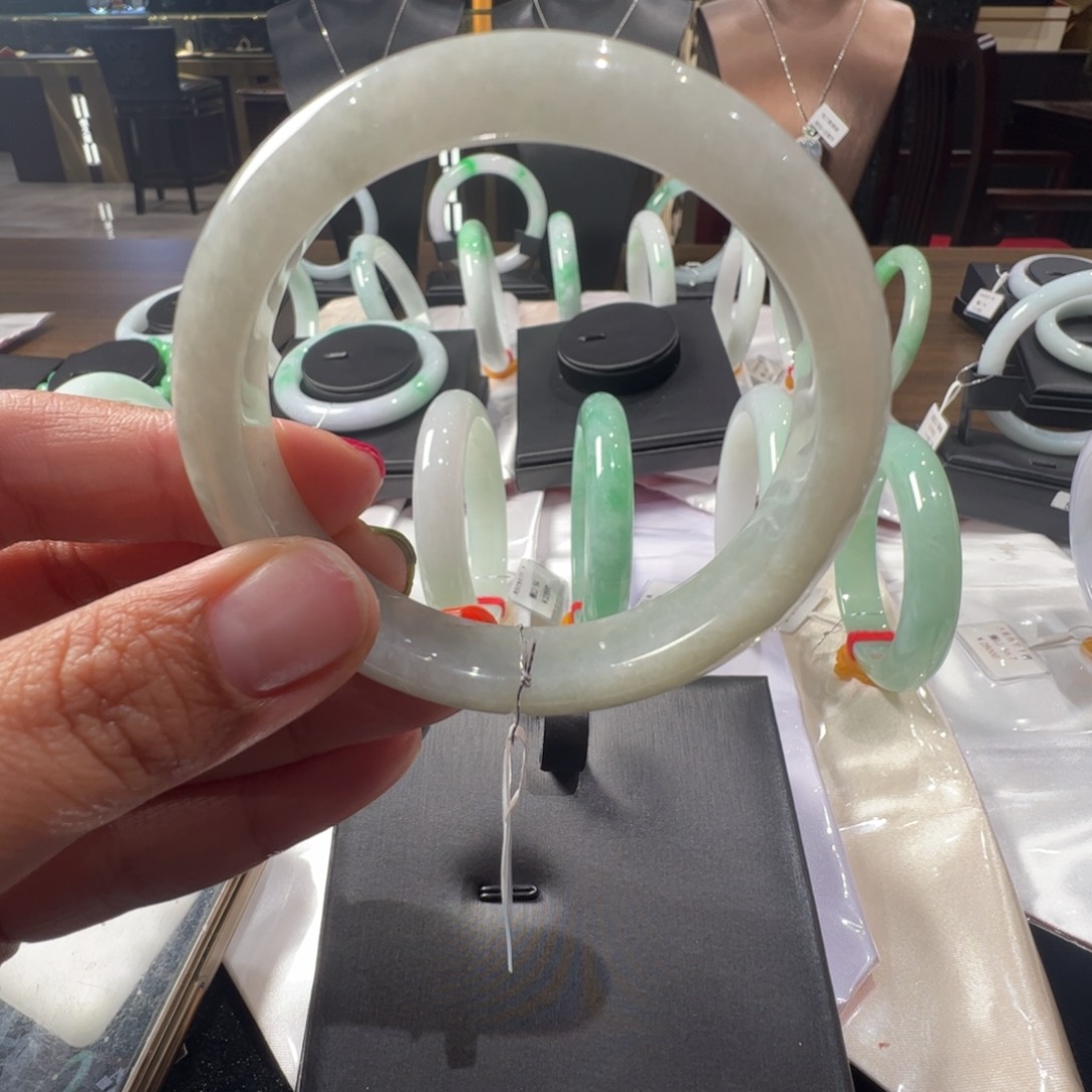 翡翠手镯未镶嵌油青