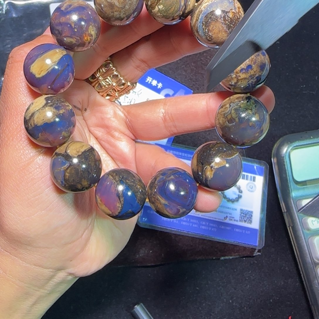 琥珀未镶嵌裸石琥珀