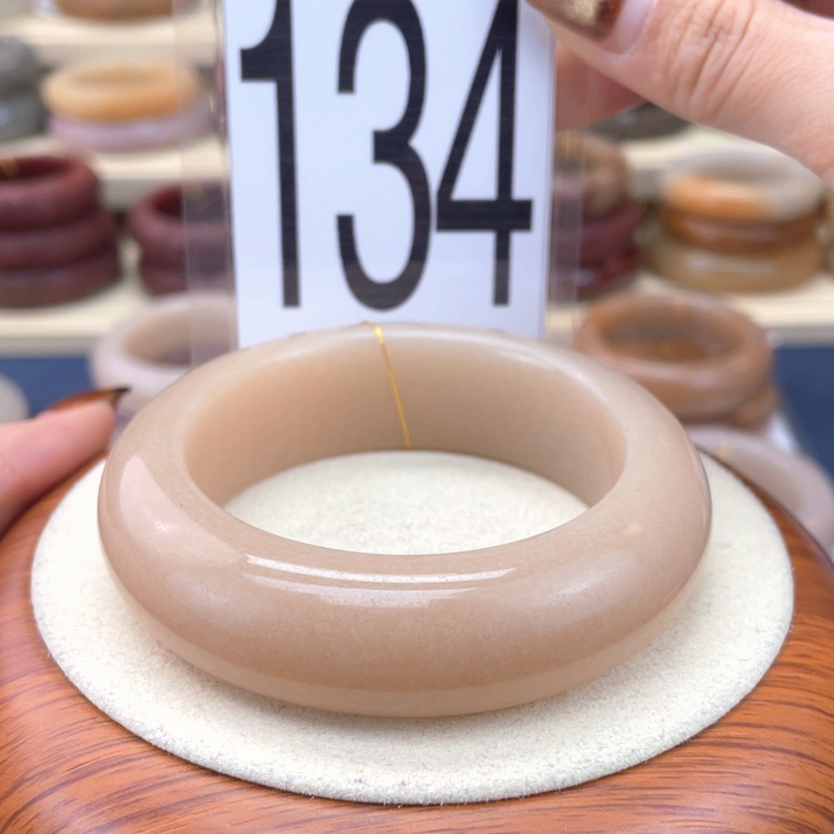 【闪购商品】石英质玉手镯未镶嵌