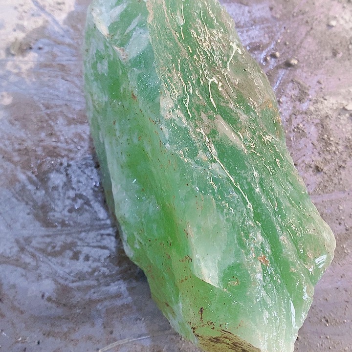 未镶嵌蛇纹石玉珠宝奇石