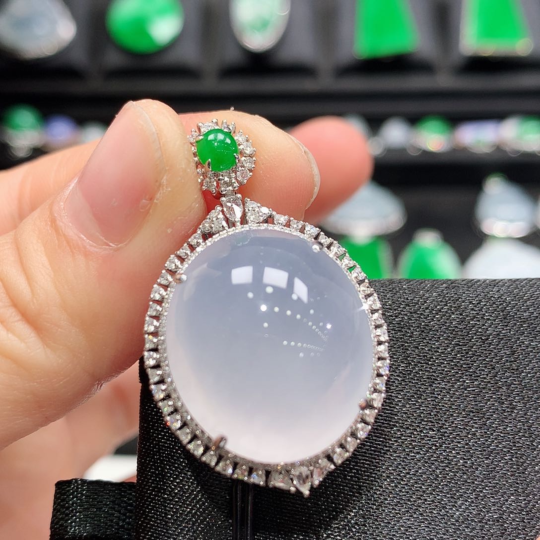 翡翠颈饰18K金镶嵌蛋面