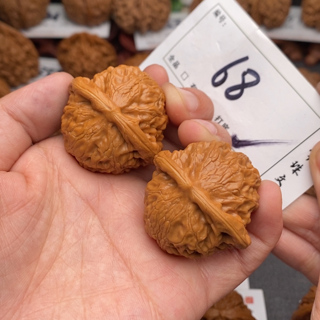 脆***肉文玩核桃吊坠39宫灯68