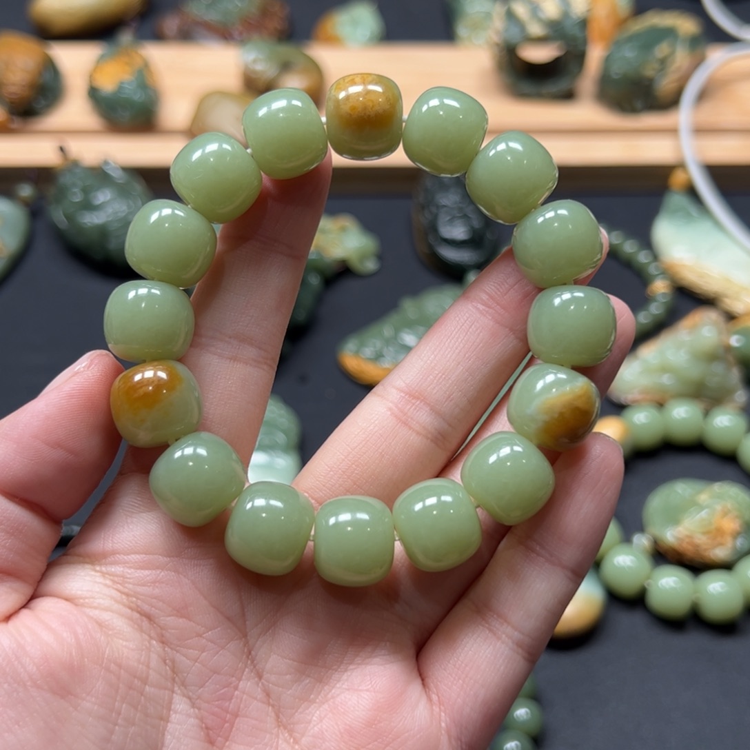 次***开岫岩河磨玉（透闪石质玉）未镶嵌颈饰