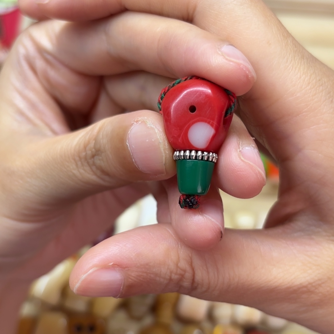 k****0配饰和其他物品上均刻一