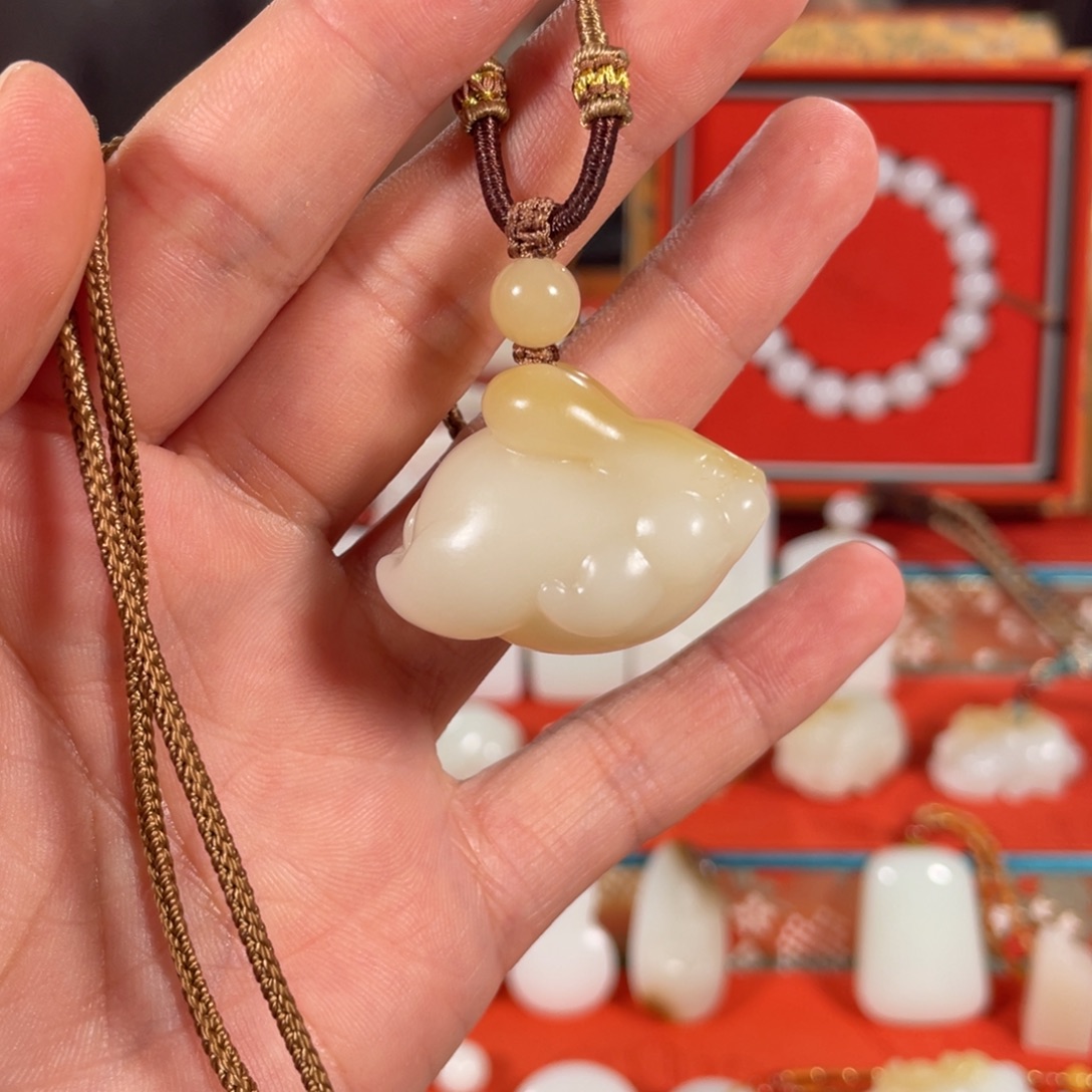 和田玉未镶嵌颈饰