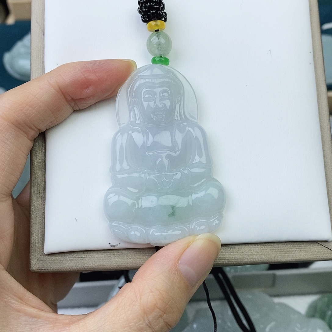 翡翠未镶嵌颈饰观音