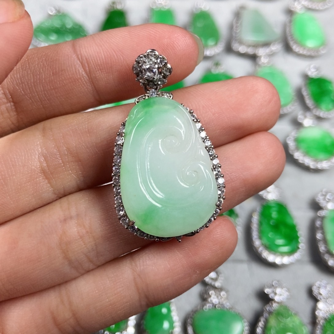 颈饰未镶嵌翡翠如意