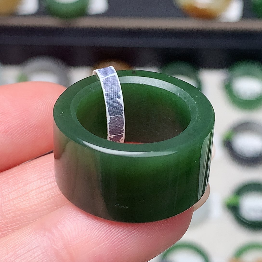 未镶嵌戒指和田玉