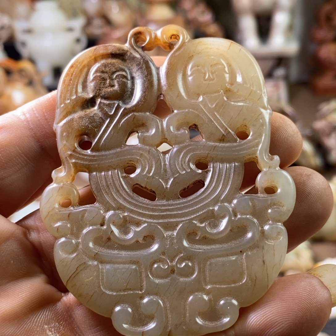 颈饰未镶嵌和田玉（青玉）