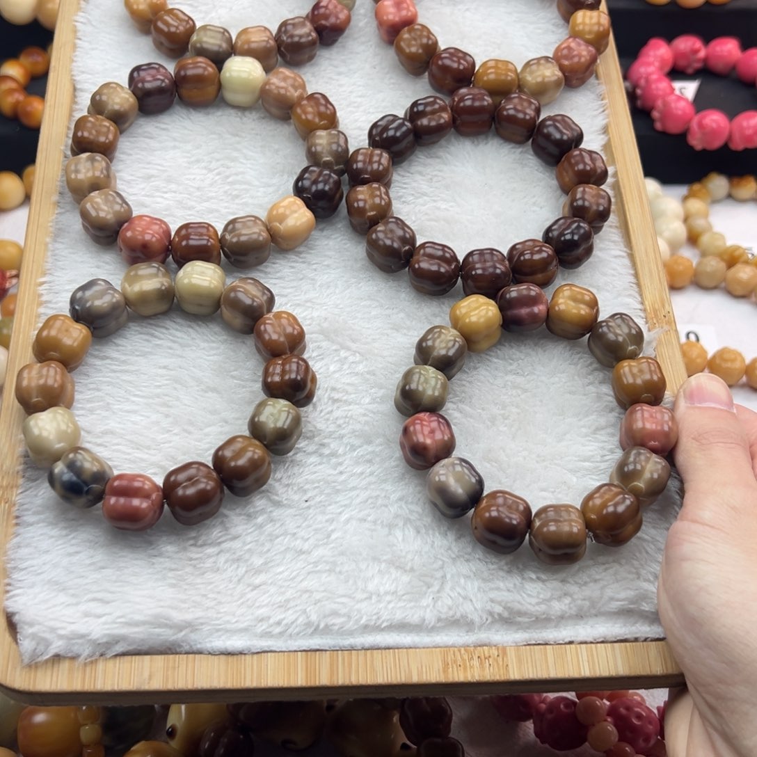 白玉菩提吊坠通货