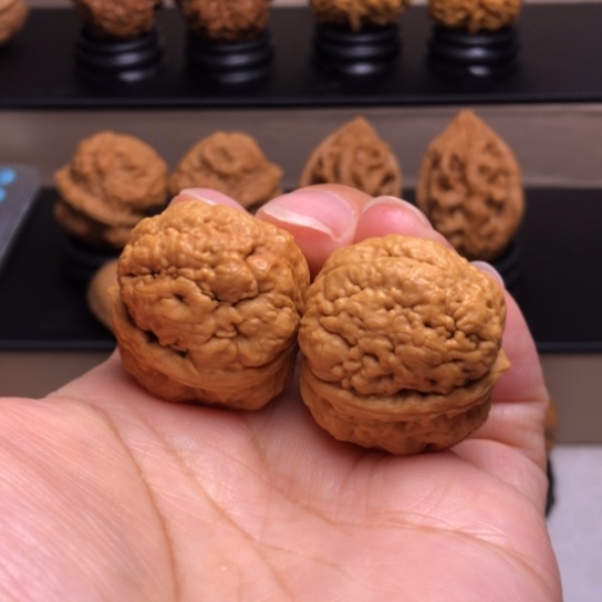 文玩核桃把件凤眼舍利15