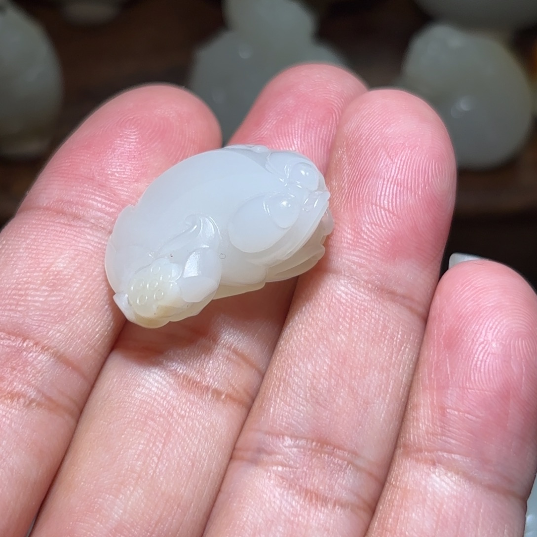 励***生和田玉未镶嵌颈饰