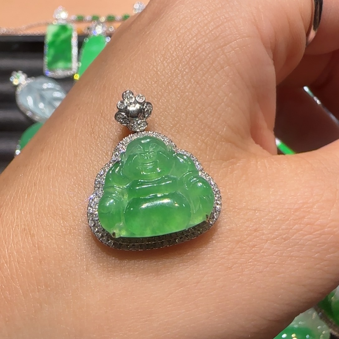 翡翠18K金镶嵌颈饰佛